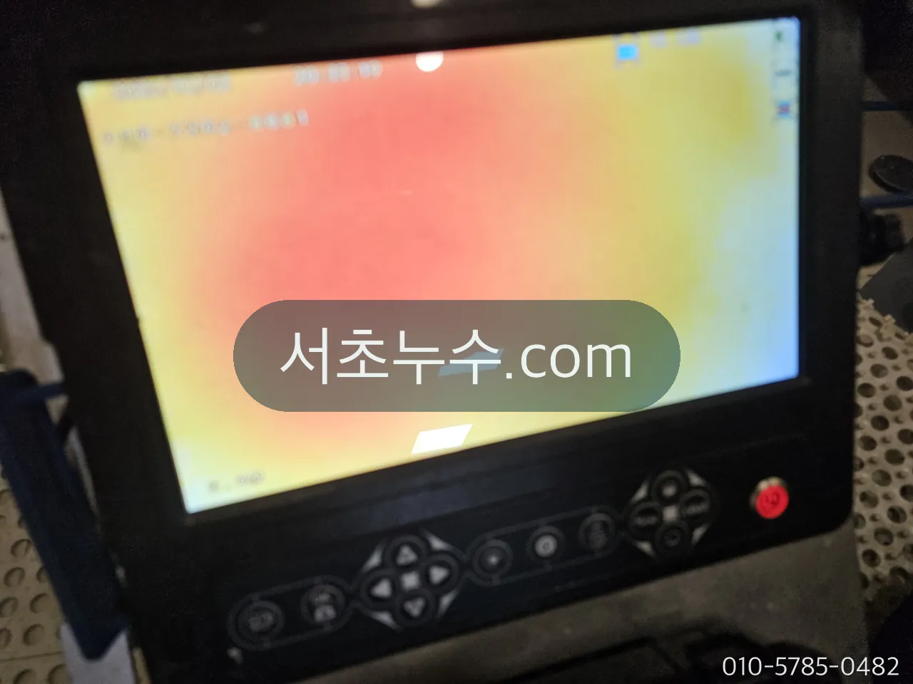 열화상 카메라 모니터에 표시된 바닥 온도 분포