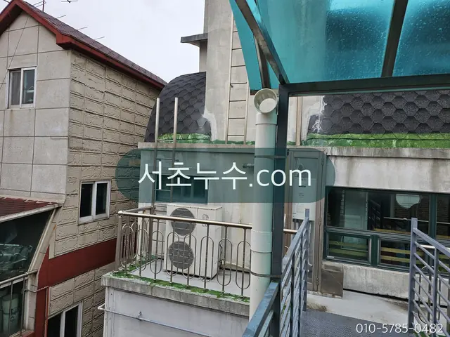 빌라 외관과 베란다