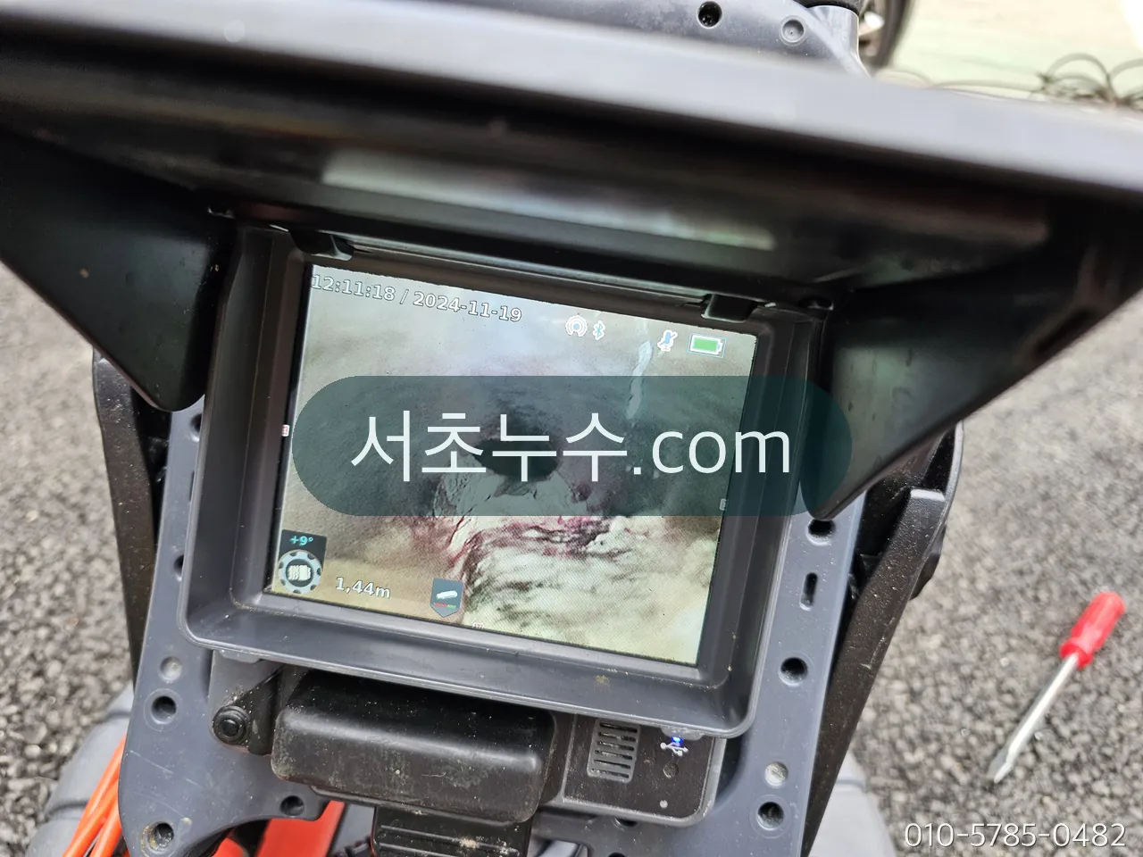 배관 내시경 모니터에 비친 배관 내부