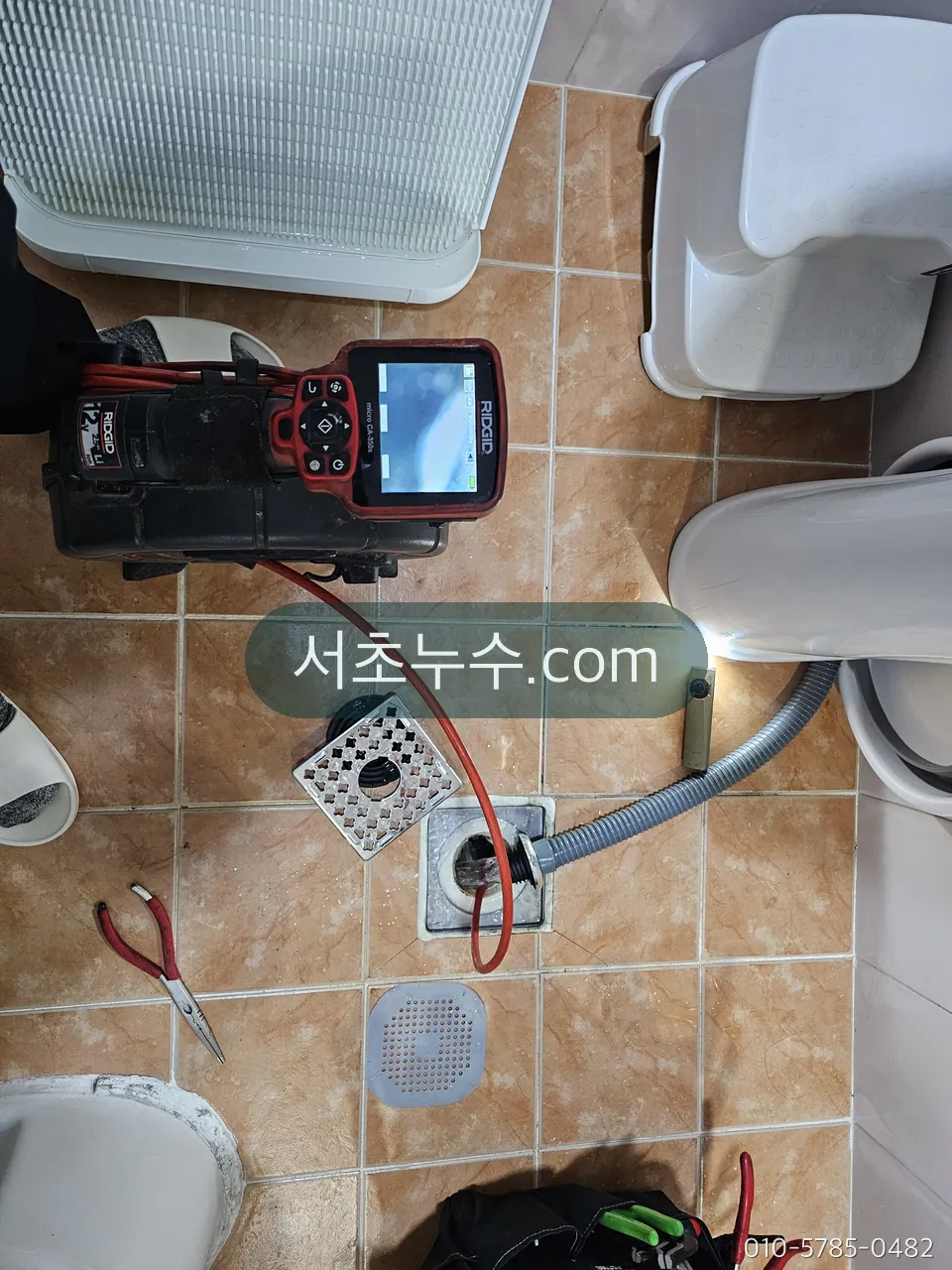 욕실 바닥 배수구 점검 장비
