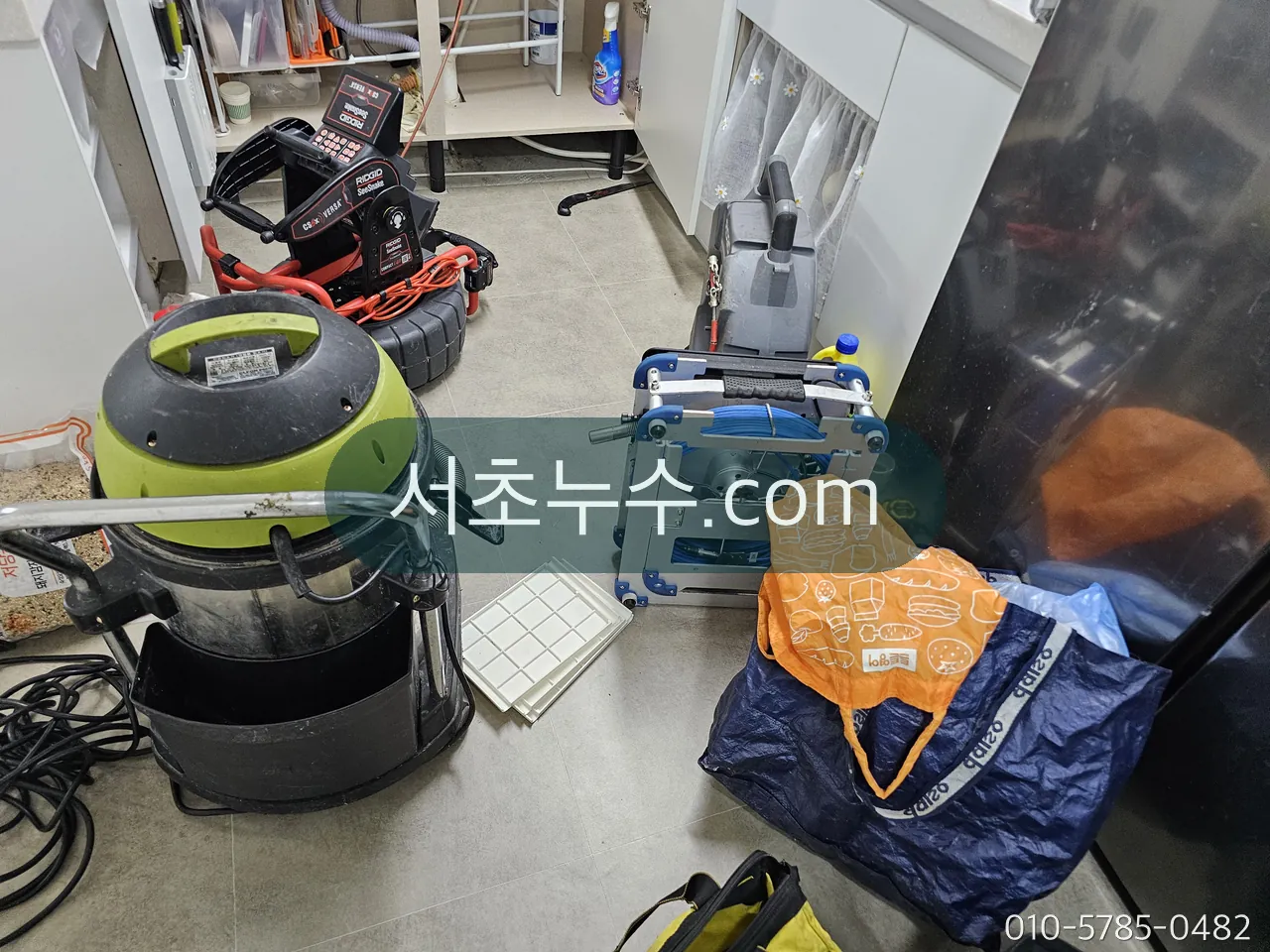 현장에 준비한 탐지·수리 장비 일체