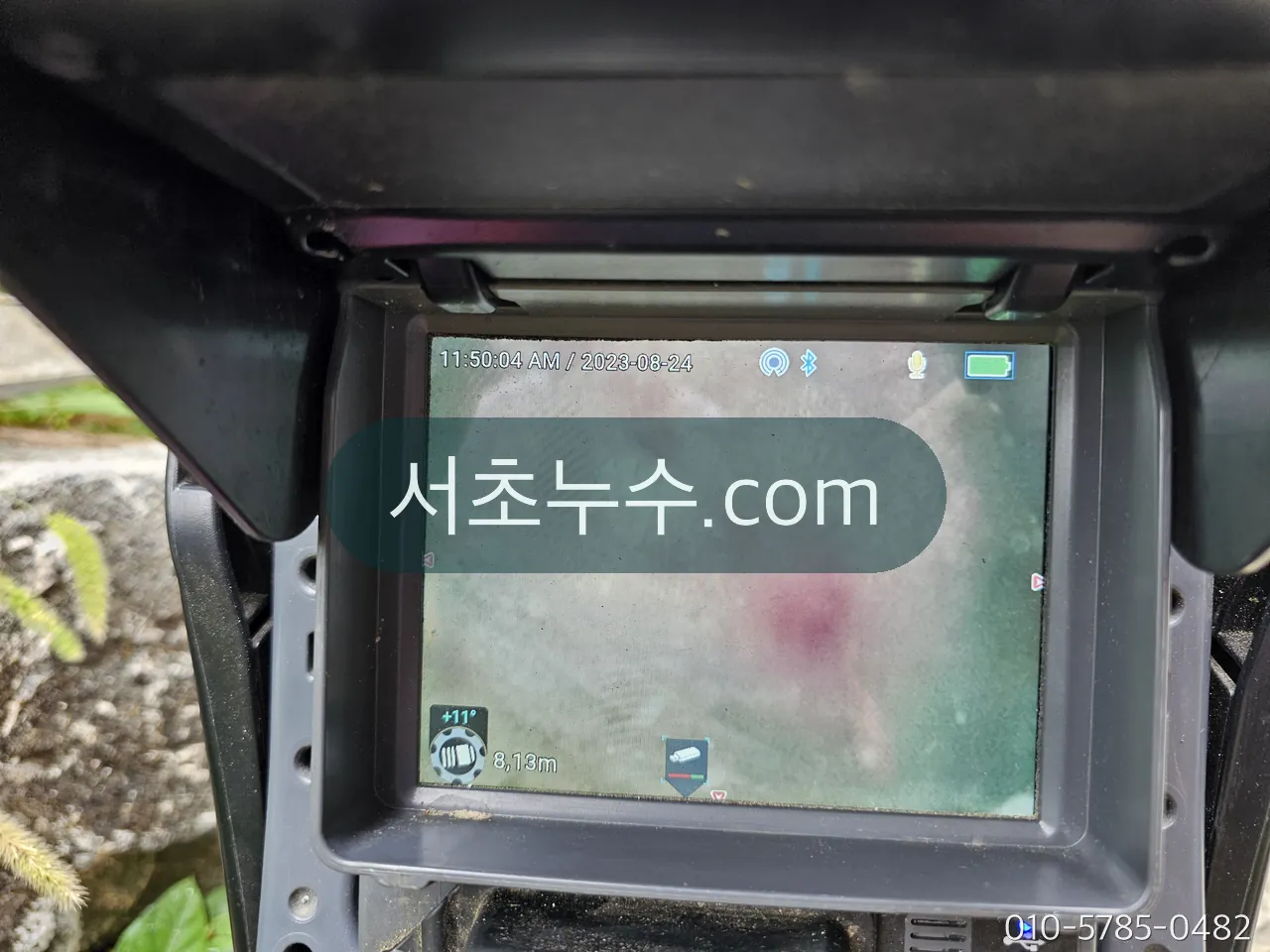 내시경 모니터로 배수 계통을 확인하는 장면 — 급수만 본 첫 탐지에서 빠진 계통을 채웁니다